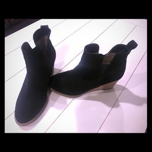 EUC Blondo Wedge Booties